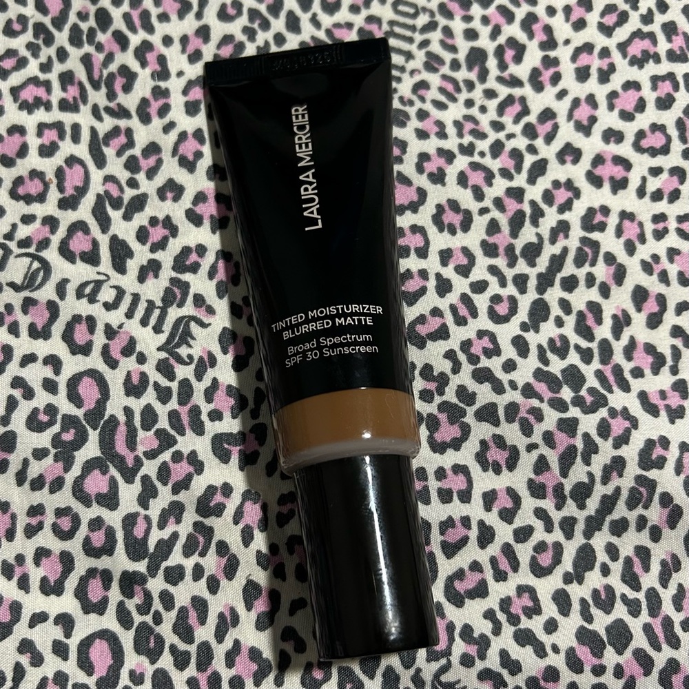 Laura Mercier Tinted Moisturizer Blurred Matte Skin Tint